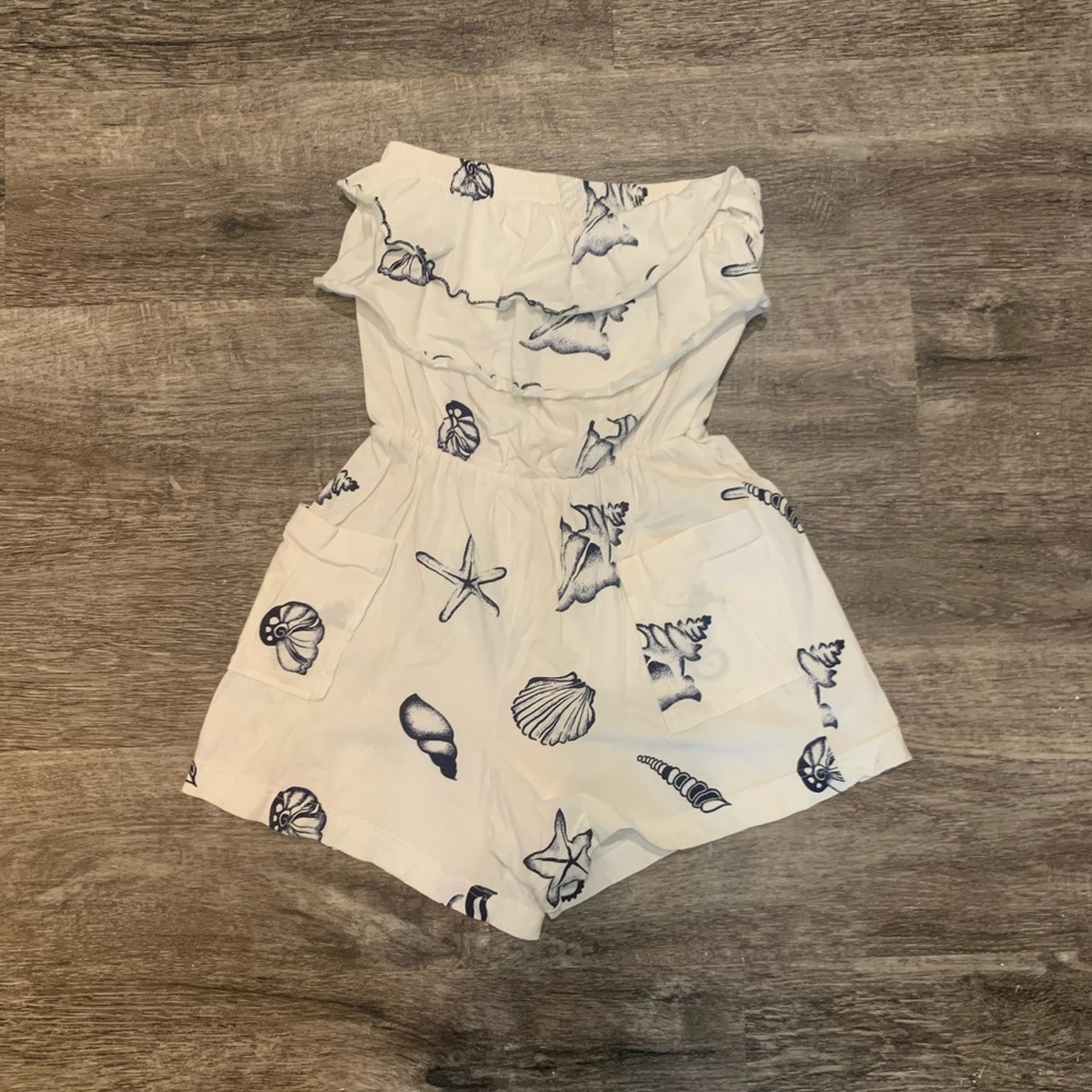 Seashell ruffle romper. Size S.